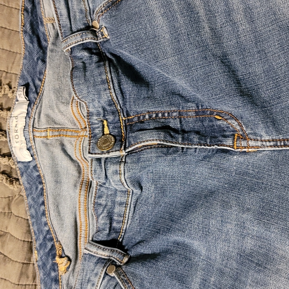 Torrid 24 Roll up capri